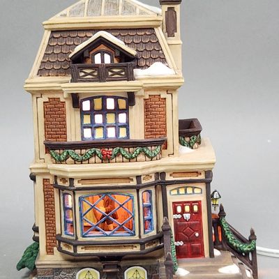 Sale Photo Thumbnail #316: Dept 56 Fred Holiwell's House