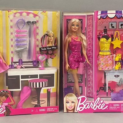 Sale Photo Thumbnail #455: 2 Mattel Barbie Style & Fashion Playsets
