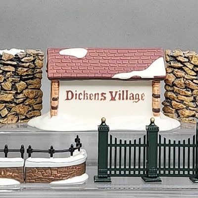 Sale Photo Thumbnail #354: Dept 56 Heritage Village Accessories