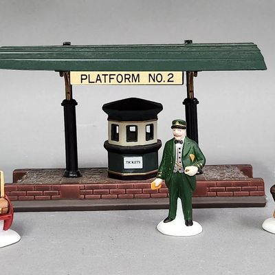 Sale Photo Thumbnail #345: Dept 56 Heritage Village Station Platform