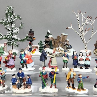 Sale Photo Thumbnail #364: Winter Village Figurines & Scenery