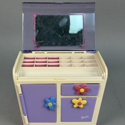 Sale Photo Thumbnail #146: Barbie Tara Toy Plastic Jewelry Box