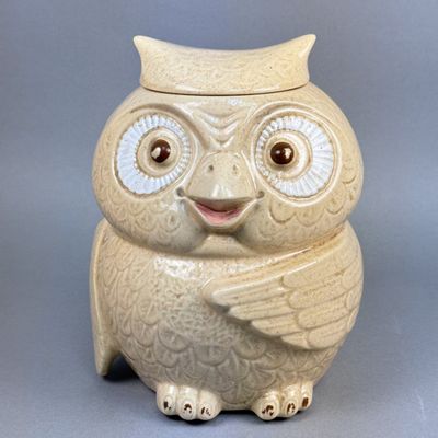 Sale Photo Thumbnail #211: USA Ceramic Speckled Owl Cookie Jar