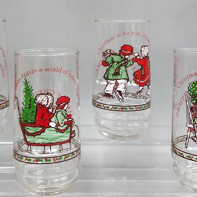 Sale Photo Thumbnail #194: 1977 Coca-Cola Holly Hobbie Christmas Tumblers