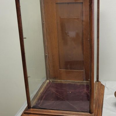 Sale Photo Thumbnail #27: antique tiger oak display case w/glass shelves