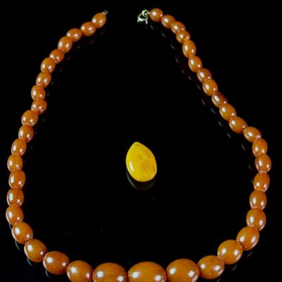 Vintage Baltic Amber Graduated Bead Necklace and Egg Yolk Pendant