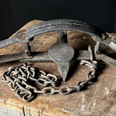 S. Newhouse pre-Oneida No. 5 Slick Pan Bear Trap with Rare Cast Serrated Teeth