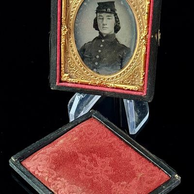 American Civil War Sixth Plate Union Soldier Tintype in Original Case