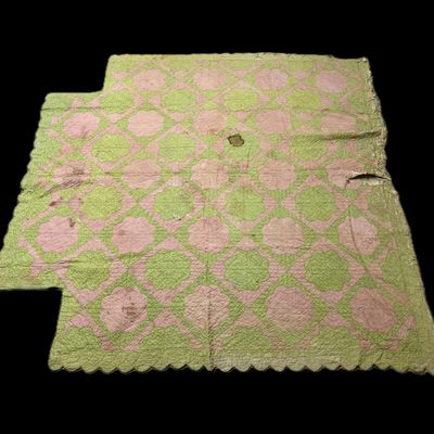 Hand-Appliqued and Hand-Quilted Floral Pattern Cotton Quilt with Scalloped Border