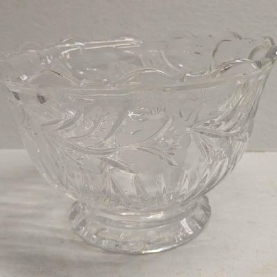 Sale Photo Thumbnail #473: Vintage Floral Design Glass Serving Bowl