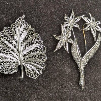 Sale Photo Thumbnail #32: Vintage Silver Plate And Silver Tone Pin Brooches Lisner
