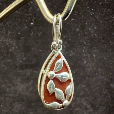 Sale Photo Thumbnail #320: Carnelian Leaf Motif Overlay Sterling Silver Dangle Earrings G67