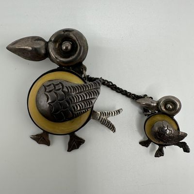 Sale Photo Thumbnail #267: Mexico Silver Brooch Toucan Bird Mother and Baby Stone Setting
