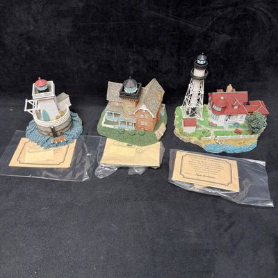 Sale Photo Thumbnail #388: 3 Harbour Lights Society Exclusive New York New Jersey Lighthouse Figurines Landmarks