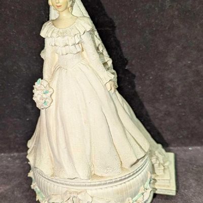 Sale Photo Thumbnail #497: Vintage Wedding Bride Music Box Here Comes The Bride