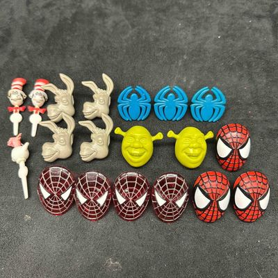 Sale Photo Thumbnail #93: Universal Studios Marvel Spider Man Shrek Dr. Seuss Plastic Ring Set Party Favors