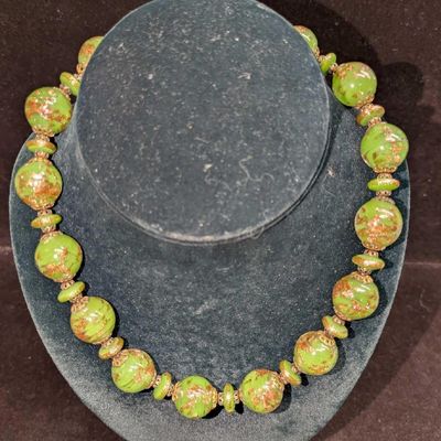 Sale Photo Thumbnail #55: Vintage Italian Murano Green And Gold Art Glass Bead Necklace EE