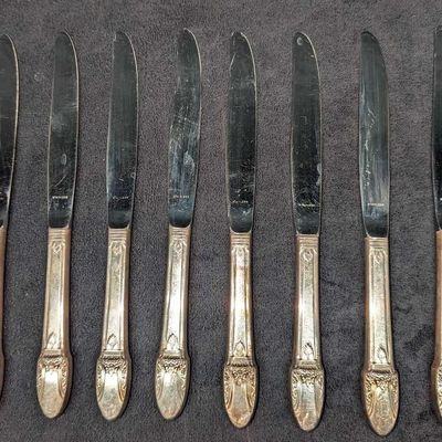 Sale Photo Thumbnail #67: 8 Vintage Rogers Bros First Love Dinner Knives