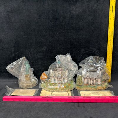 Sale Photo Thumbnail #340: Harbour Lights New York Lighthouse Figurines Lot Statue of Liberty and Fort Tompkins