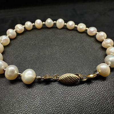 Sale Photo Thumbnail #274: 14k Gold Clasp Pearl Bracelet 8"