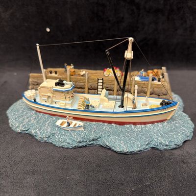 Sale Photo Thumbnail #416: Anchor Bay Sardine Carrier Lori AB106S Ship Figure Decor