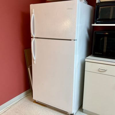 Sale Photo Thumbnail #242: Frigidaire White Top-Freezer Refrigerator