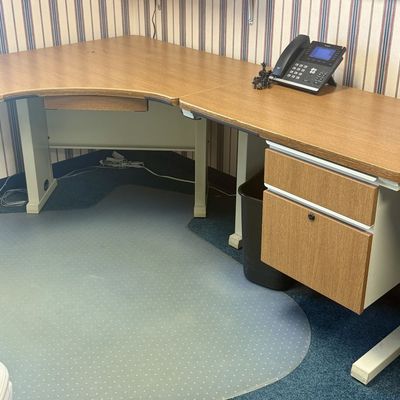 Sale Photo Thumbnail #166: Modular L-Shaped Office Workstation
