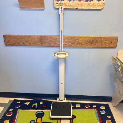 Sale Photo Thumbnail #162: Seca Digital Medical Column Scale with Integrated Stadiometer Height Rod