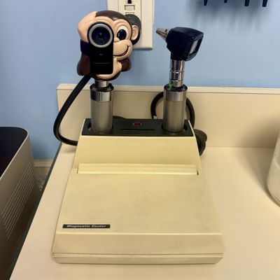 Sale Photo Thumbnail #145: Welch Allyn Rechargeable Desktop Diagnostic Center with Ophthalmoscope and Otoscope