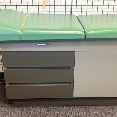 Sale Photo Thumbnail #183: Ritter 100 Manual Medical Examination Table