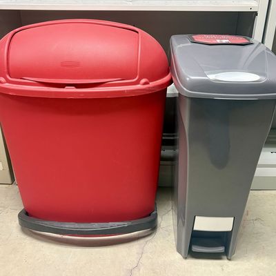 Sale Photo Thumbnail #388: Rubbermaid and Hefty Plastic Step-On Trash Containers