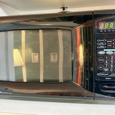 Sale Photo Thumbnail #240: Emerson MW8987B Countertop Microwave Oven Black