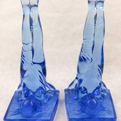 CAMBRIDGE BLUE GLASS FIGURAL BOOKENDS 1977