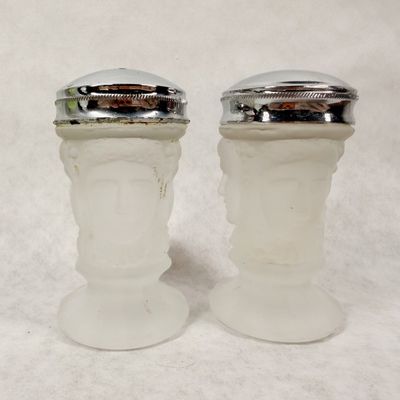 FROSTED GLASS SHAKERS