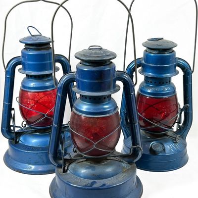 Sale Photo Thumbnail #71: VINTAGE DIETZ LITTLE WIZARD LANTERNS