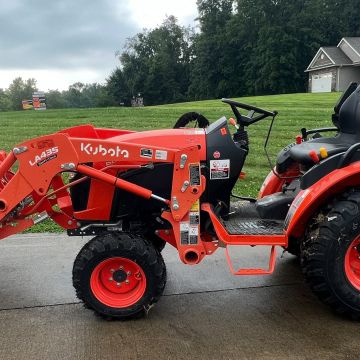 Sale Photo Thumbnail #113: KUBOTA B2601 TRACTOR, LOADER & BUCKET ONLY 6 HOURS