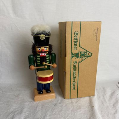 3223 Vintage 2011 Seiffener Nukknackerhaus Drummer Nutcracker