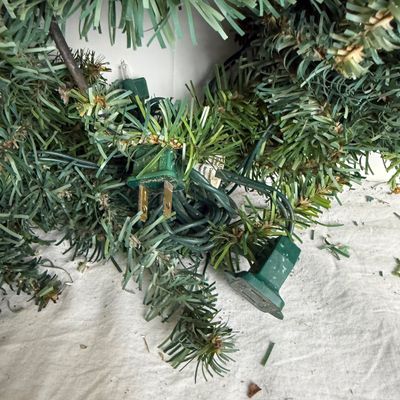 3185 Large Partial Lit Holiday Artificial 40" Wreath