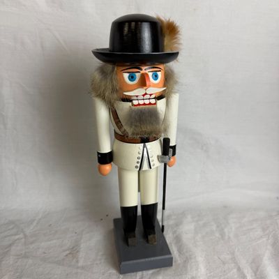 3199 Vintage 1995 Austrian White Musketeer Nutcracker