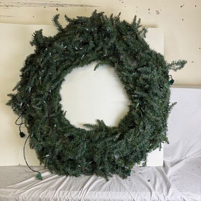 3185 Large Partial Lit Holiday Artificial 40" Wreath