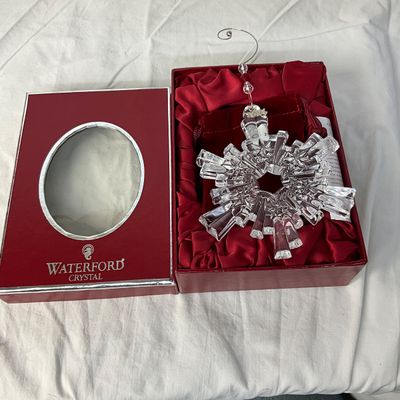 3234 Waterford Crystal 2009 Snow Crystals Pierced Ornament with Enhancer