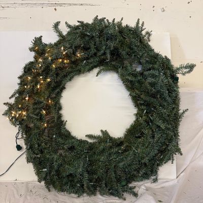 3185 Large Partial Lit Holiday Artificial 40" Wreath