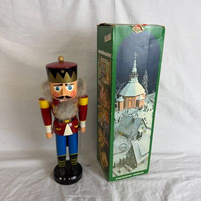 3189 Vintage 1990 Nusskknocker Handerbelt Toy Solder