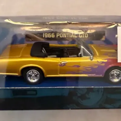 NewRay Xtreme Machines 1966 Pontiac GTO Convertible 1:43 Diecast Gold Flame Boxed