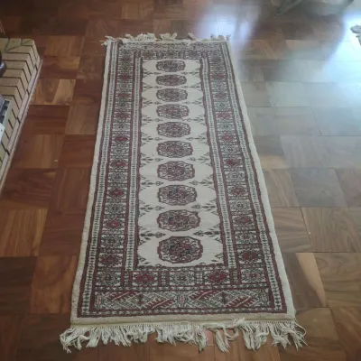 Runner With Geometric Designs 