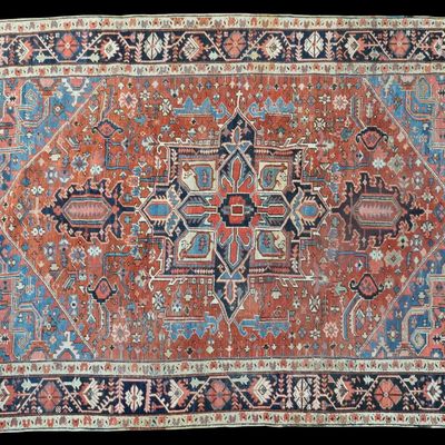 Sale Photo Thumbnail #2: Heriz Area Rug