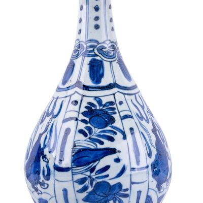 Sale Photo Thumbnail #141: Chinese Blue & White Kraak Porcelain Bottle Vase