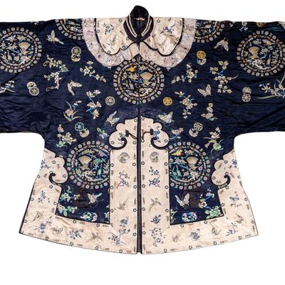 Sale Photo Thumbnail #393: Antique Chinese Embroidered Silk Robe / Jacket