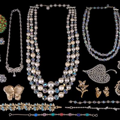 Sale Photo Thumbnail #449: Large Vintage Jewelry Collection