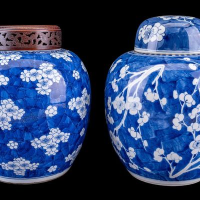 Sale Photo Thumbnail #129: Chinese Blue & White Porcelain Ginger Jars w/ Lids